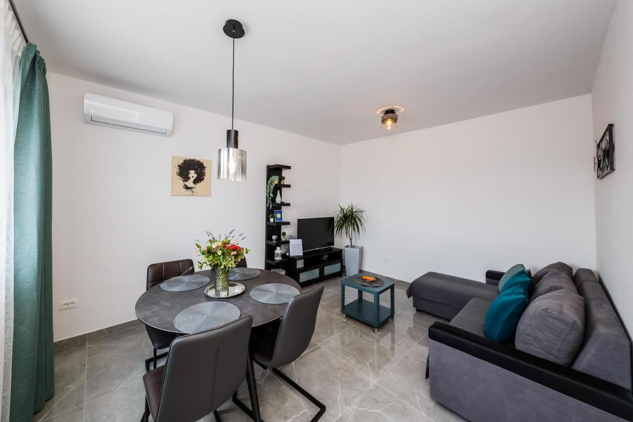 Apartmani Ujakovic Kastela Luaran gambar