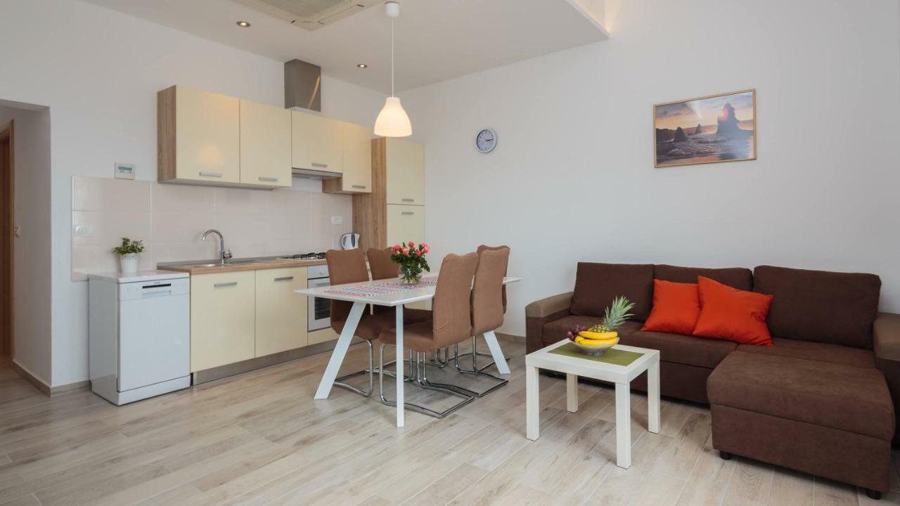 Apartmani Ujakovic Kastela Luaran gambar