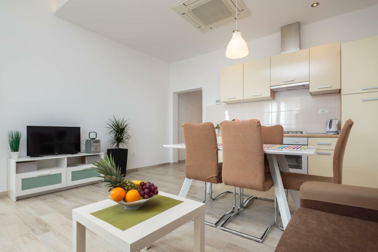 Apartmani Ujakovic Kastela Luaran gambar